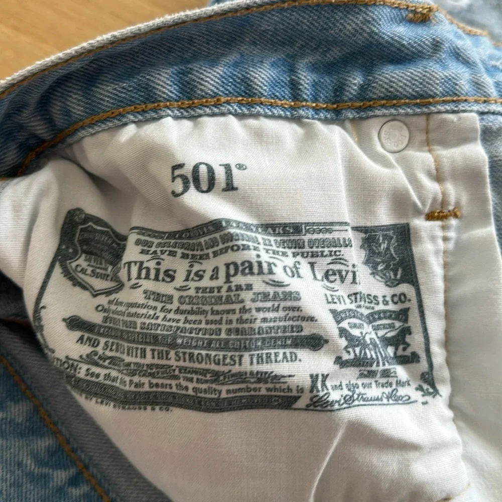 Levi 501 denim shorts size W 31 - Picture 2 of 4